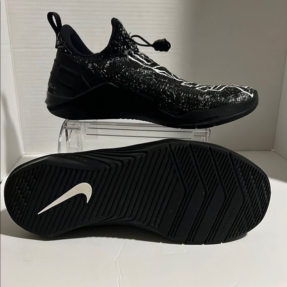 Nike React Metcon
Black White (Women's) - Picture 8 of 9